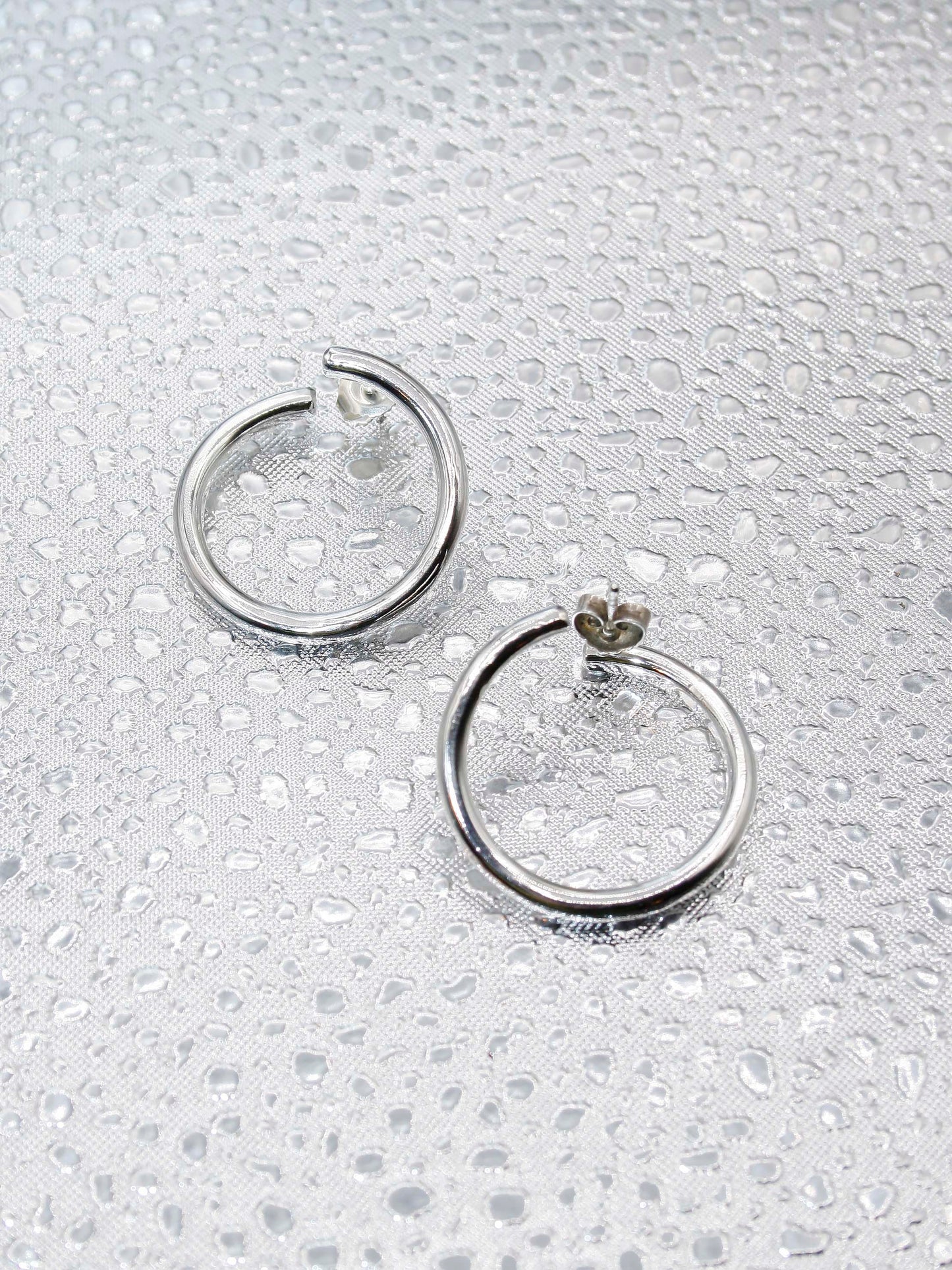 Vitra Twisted Hoops - Large-Caroline Ohrt-APOC STORE