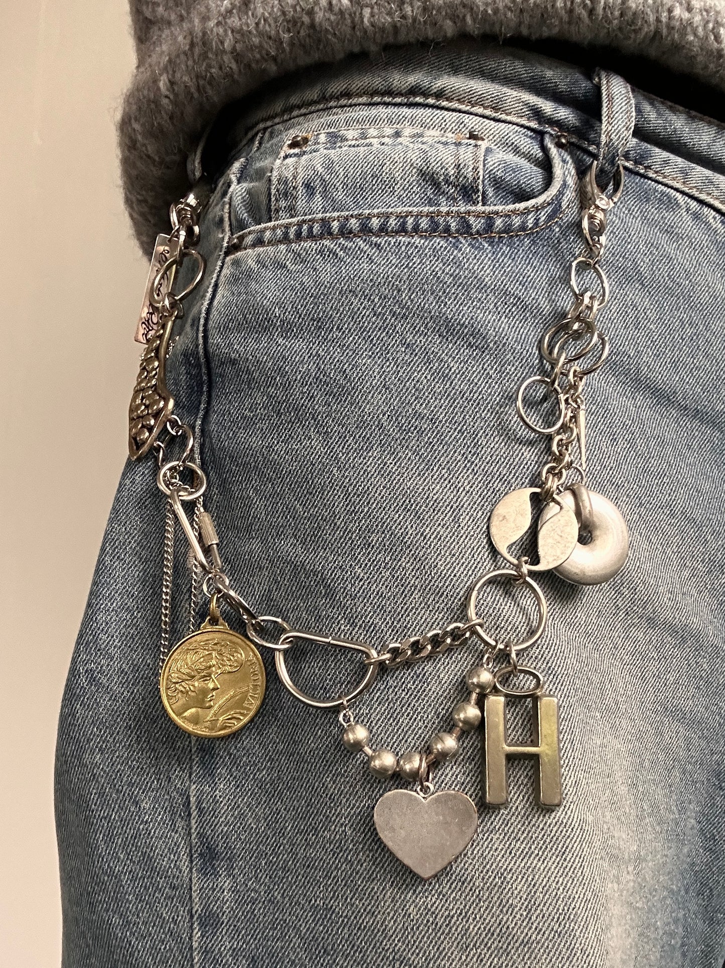 "H" chain-Alisa Cayoo-APOC STORE