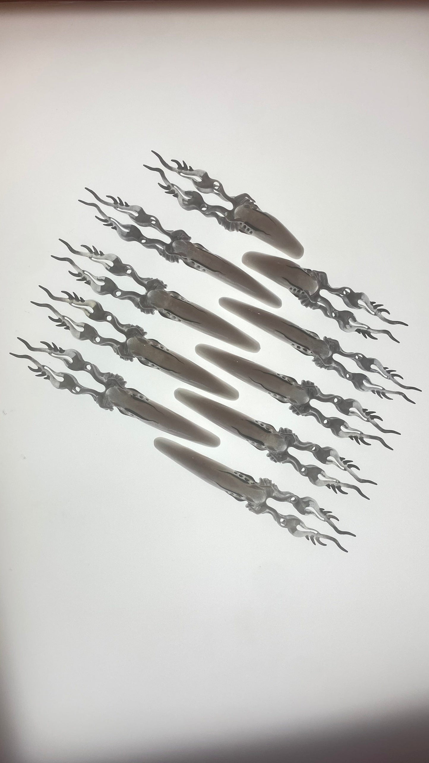 Giger White-Texto Dallas-APOC STORE