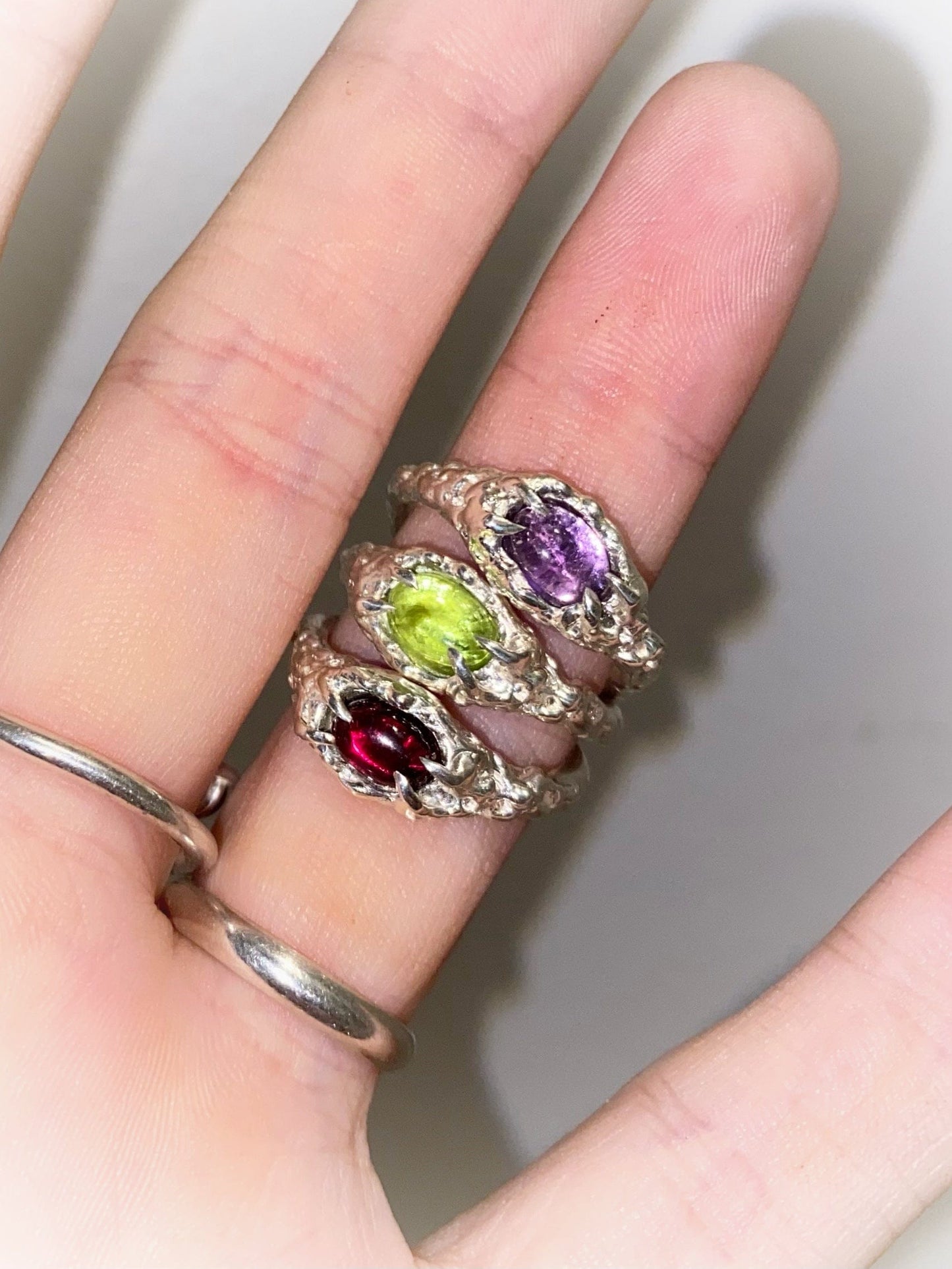 Saturn Ring in Rhodolite Garnet-MGN-APOC STORE