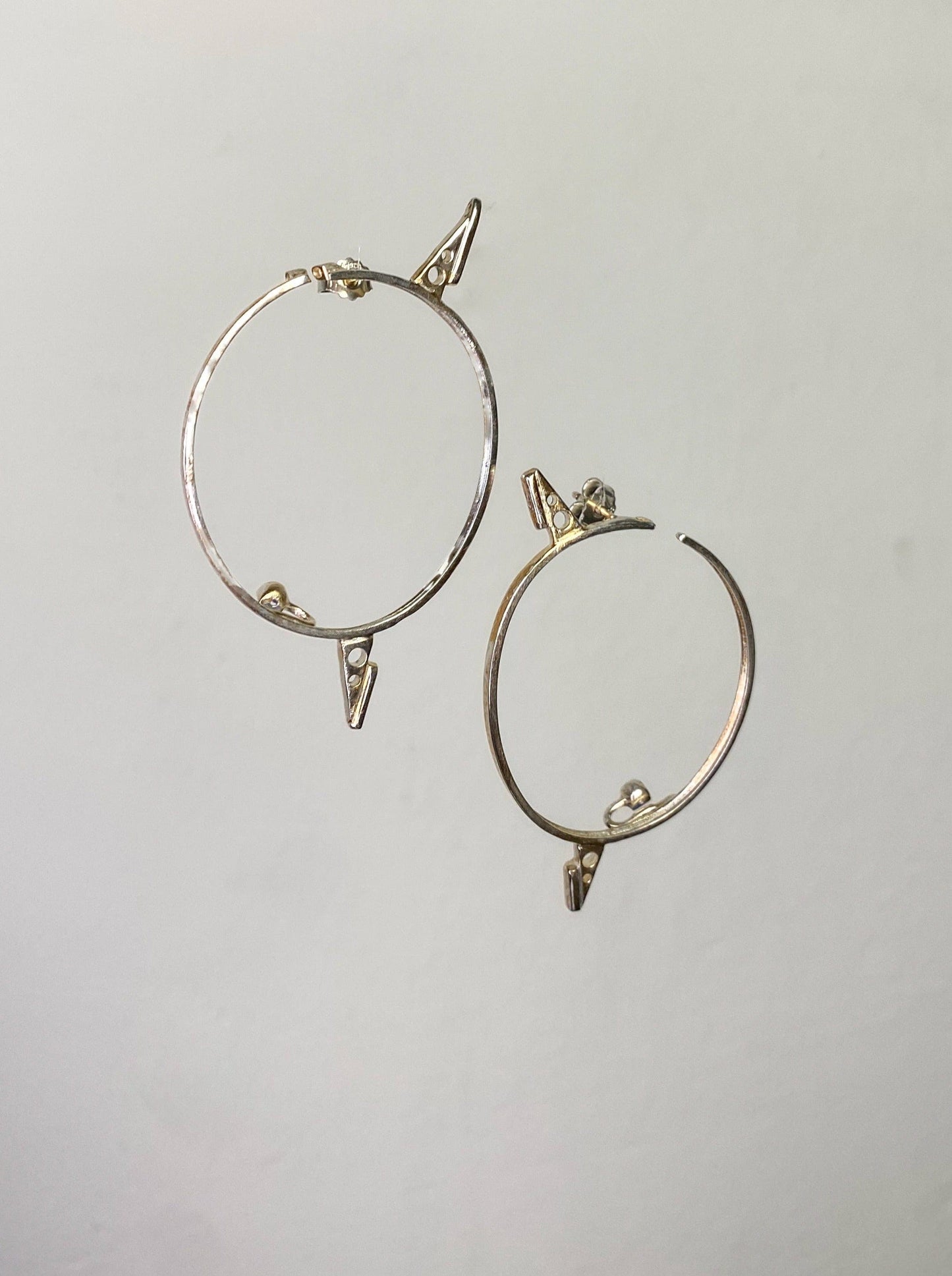 Pair of small silver pearl glasses earrings 2-Lou de Bètoly-APOC STORE