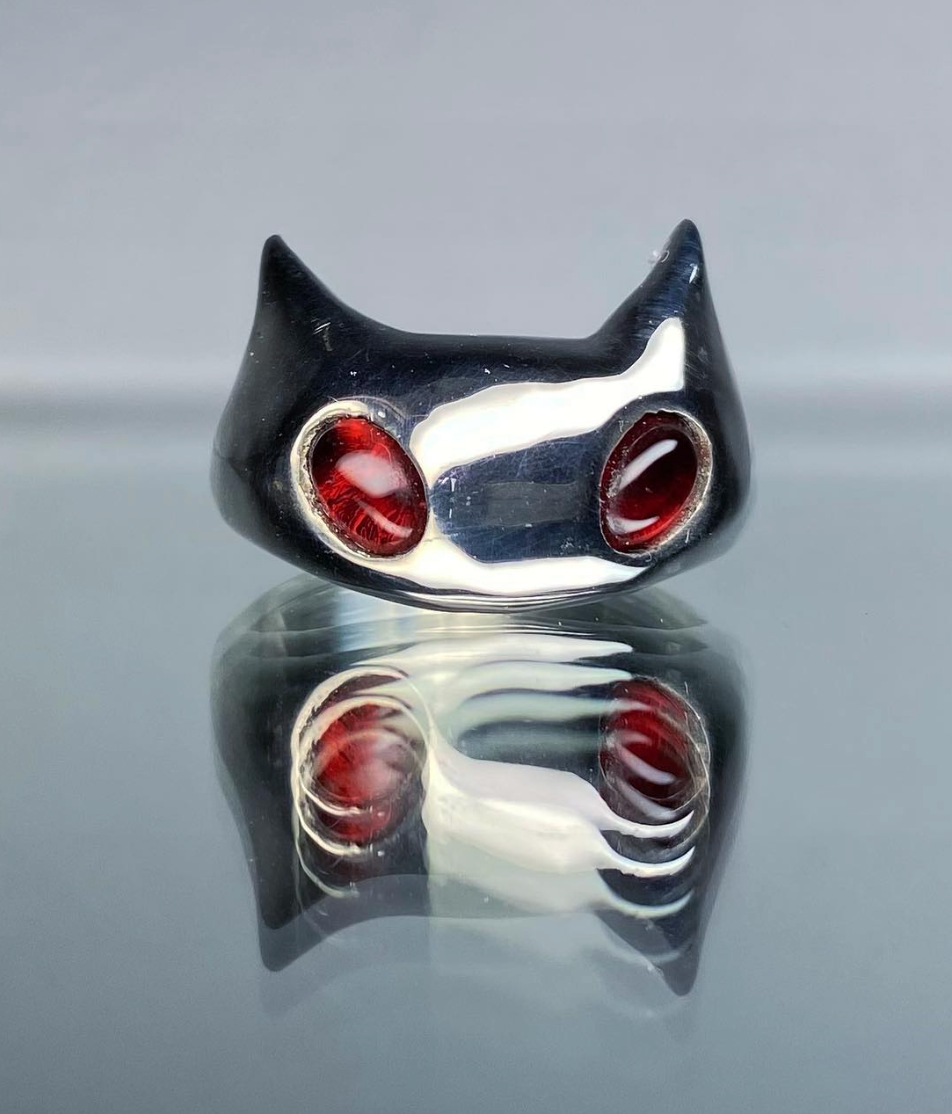 Bubble Kitty ring in Garnet-MGN-APOC STORE