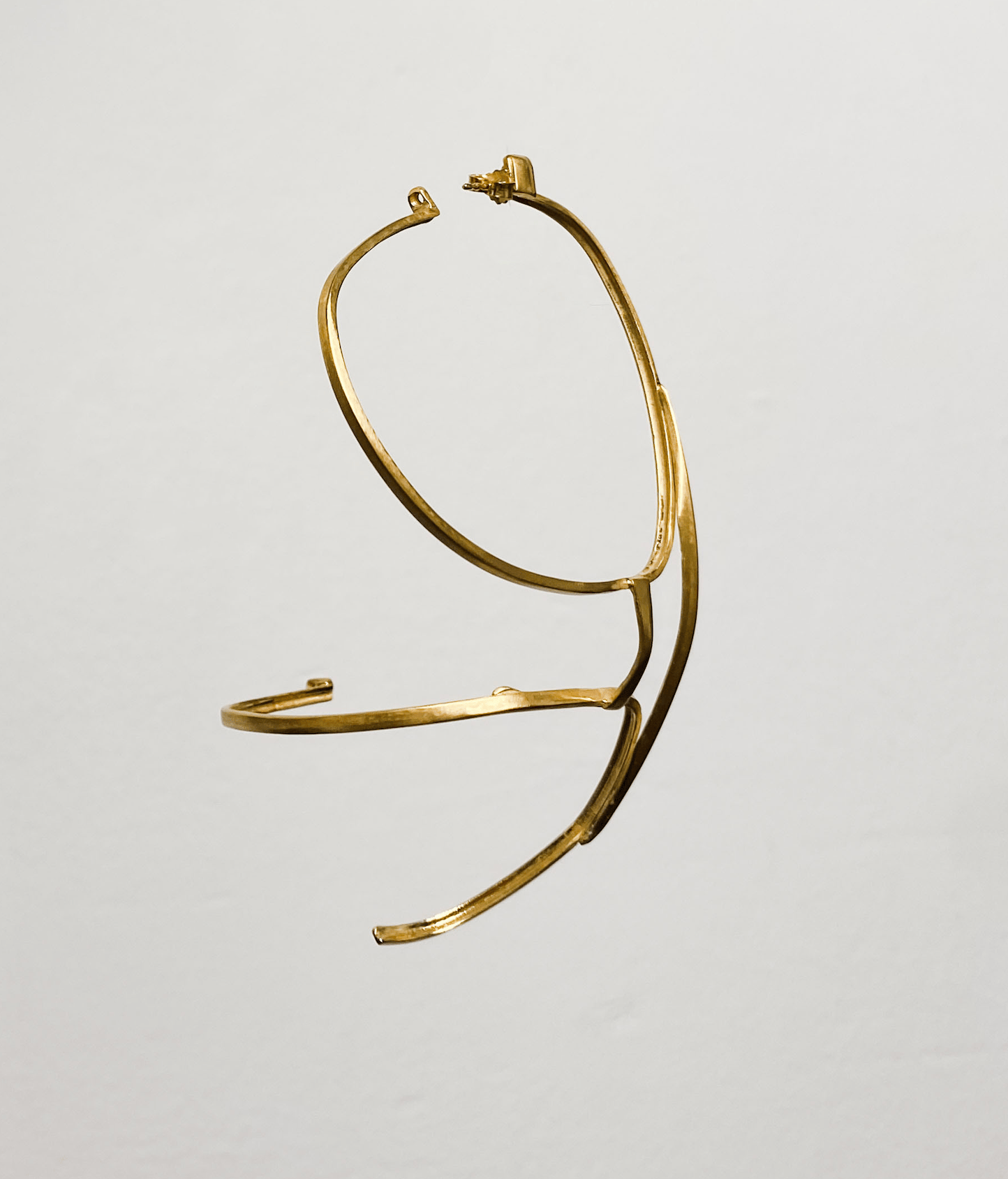 Single big gold glasses earring 4-Lou de Bètoly-APOC STORE