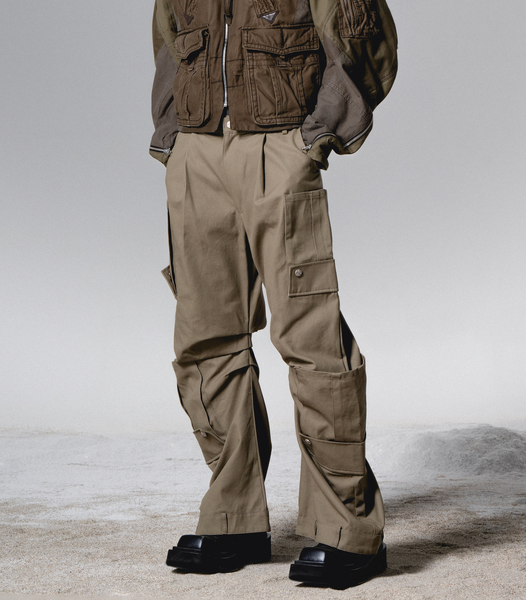 【AAKE】CURVED POCKET CARGO PANTS Surgery surgery reverse 4 pocket cargo pants 'khaki' – APOC