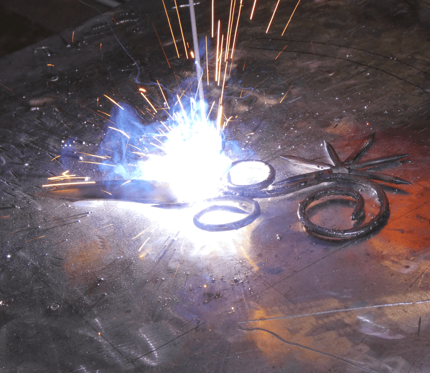 The black knife-Chloe Arrouy-APOC STORE