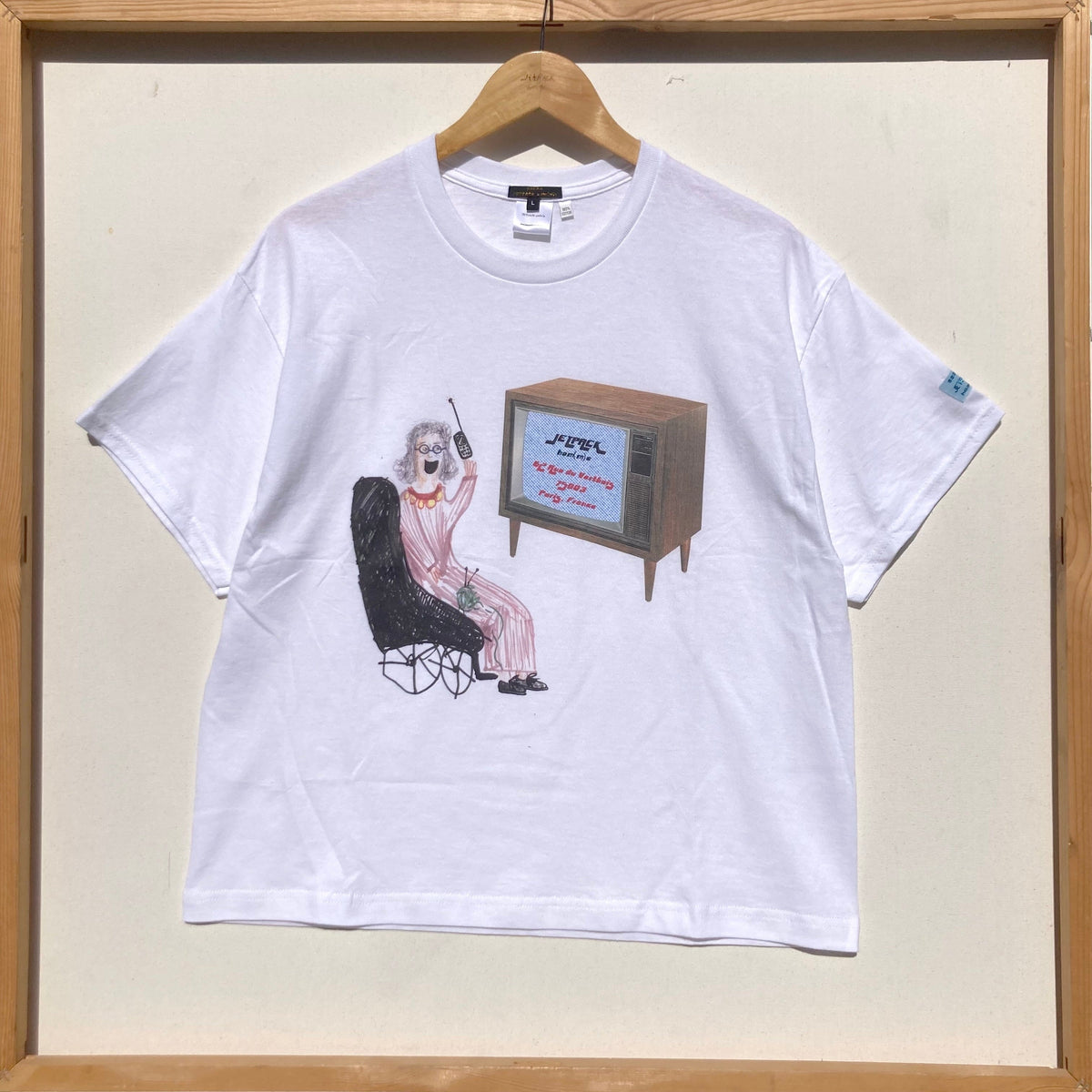 Grandma's Television TSHIRT-Jetpack Hom(m)e-APOC STORE