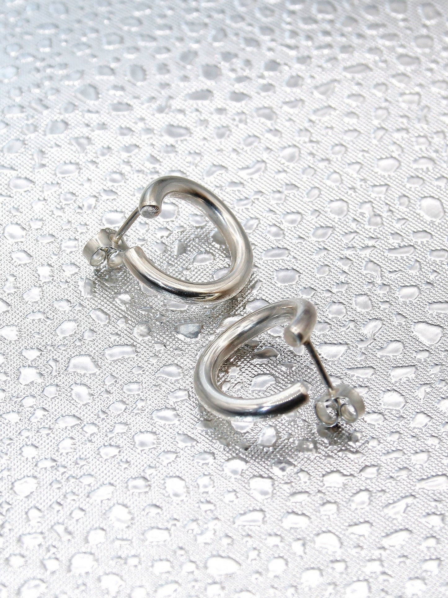 Vitra Twisted Hoops - Small-Caroline Ohrt-APOC STORE