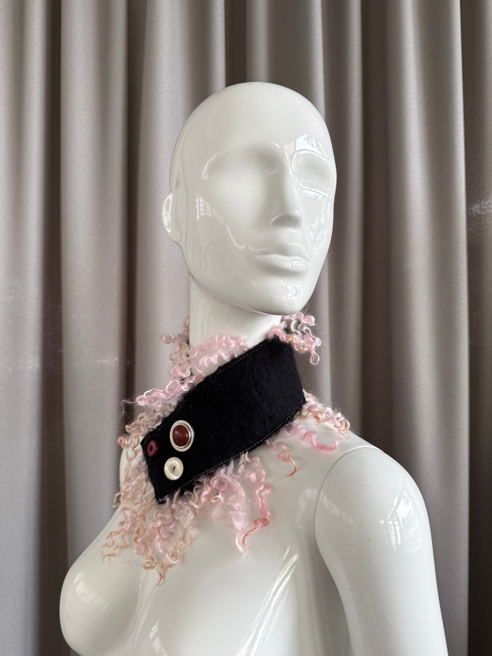 Felted Collar black/rose-TATi-APOC STORE