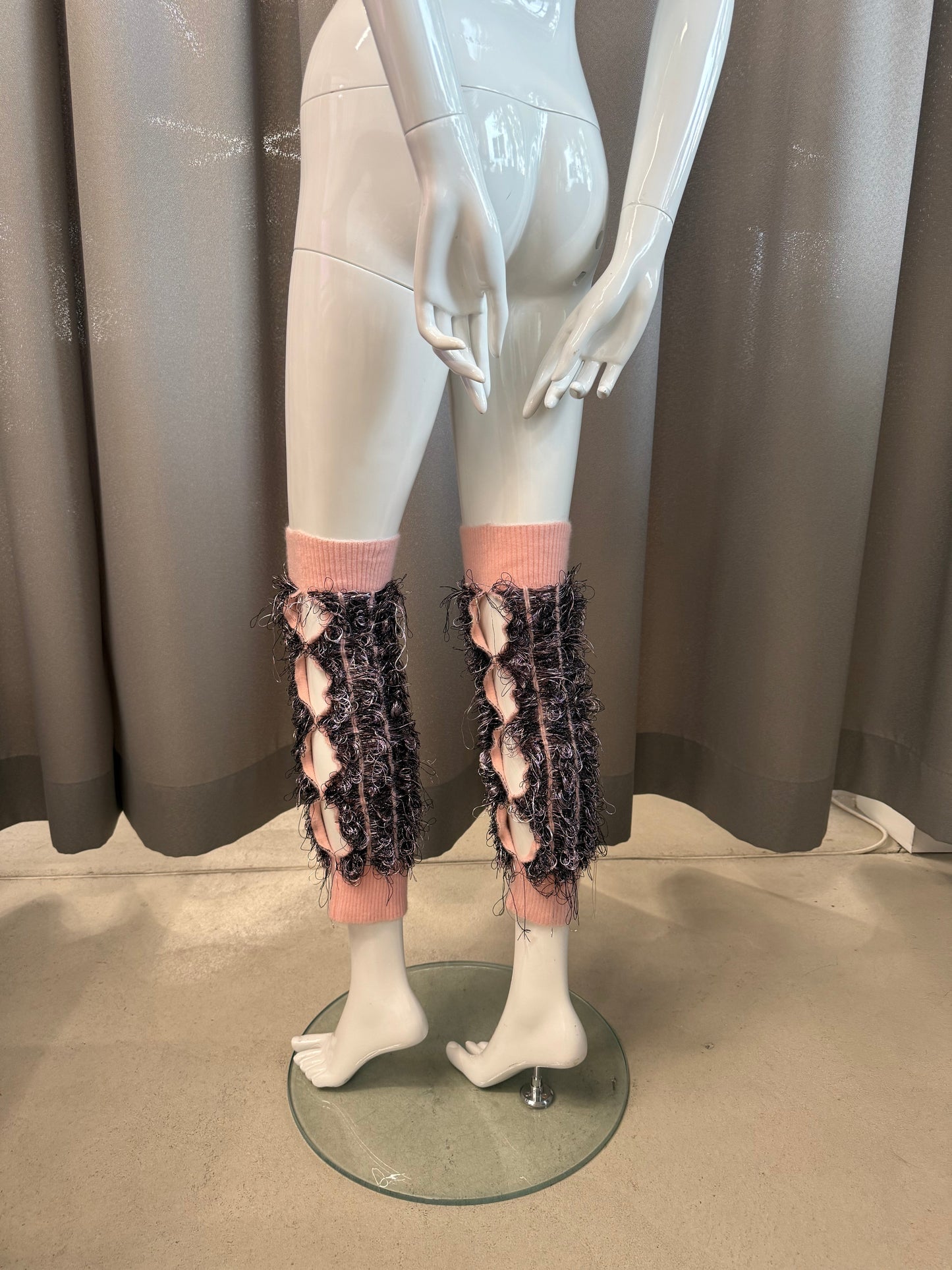 Hairy leg warmers rose-TATi-APOC STORE
