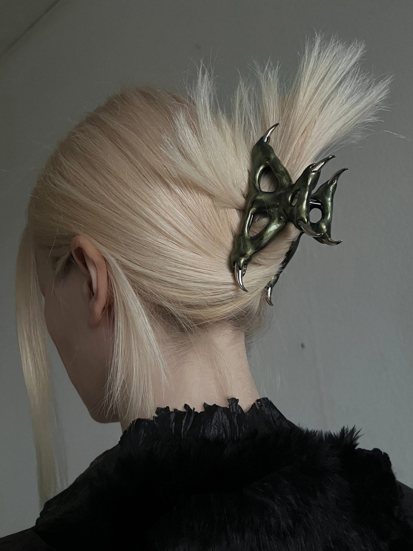 Green hair pin
