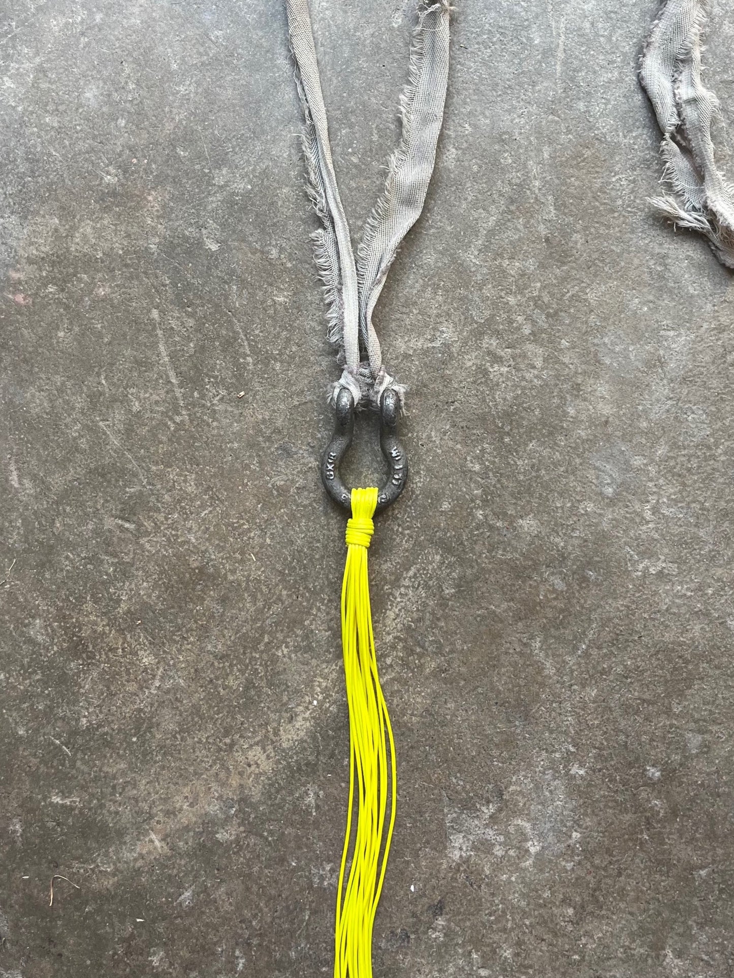 BOW SHACKLE-TÔGENESIS-APOC STORE