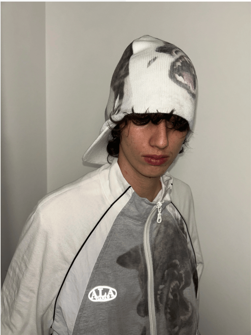 Dog kissing beanie cap-ALA TIANAN-APOC STORE