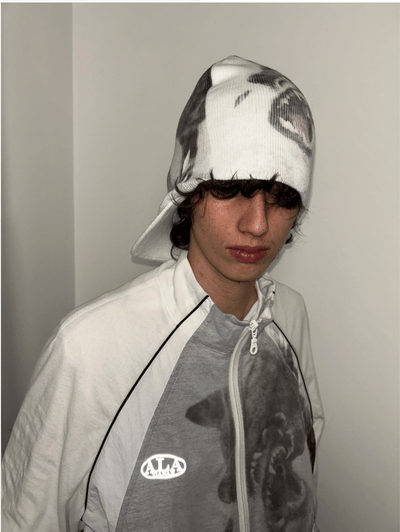 Dog kissing beanie cap-ALA TIANAN-APOC STORE