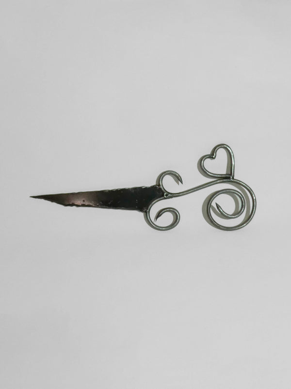 The kissing knife-Chloe Arrouy-APOC STORE