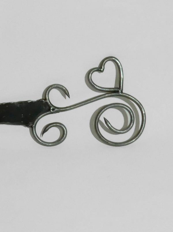 The kissing knife-Chloe Arrouy-APOC STORE