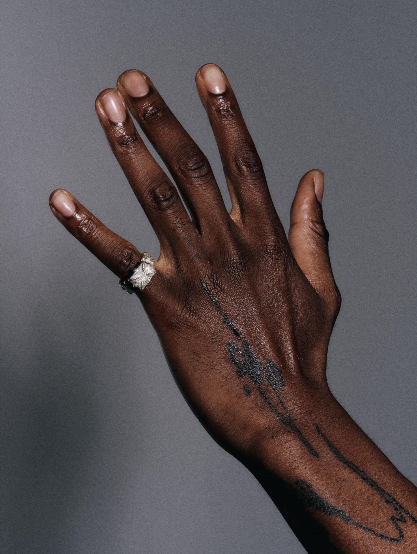 The Rohma Ring - Textured-MQT-APOC STORE