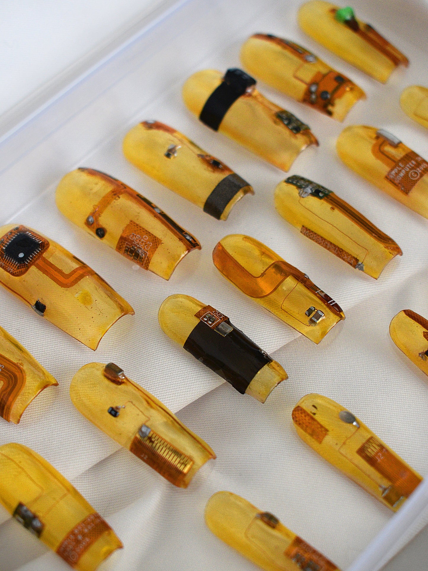 2005 Apple iPod guts nail set-Hotnails-APOC STORE