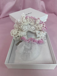 scrunchie white-Lou de Bètoly-APOC STORE