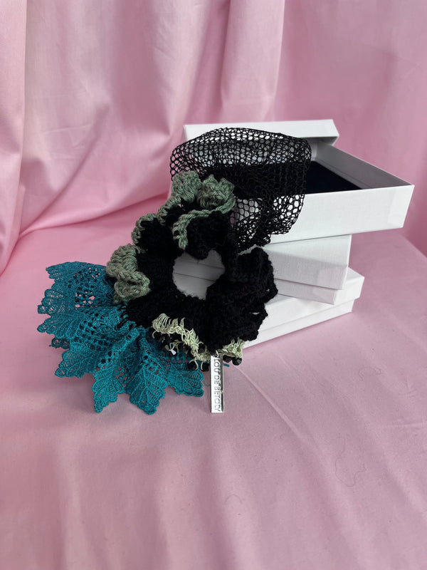 scrunchie black-Lou de Bètoly-APOC STORE