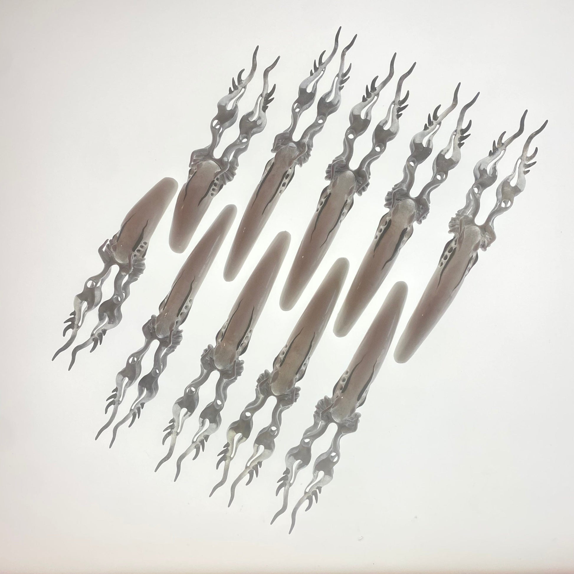 Giger White-Texto Dallas-APOC STORE