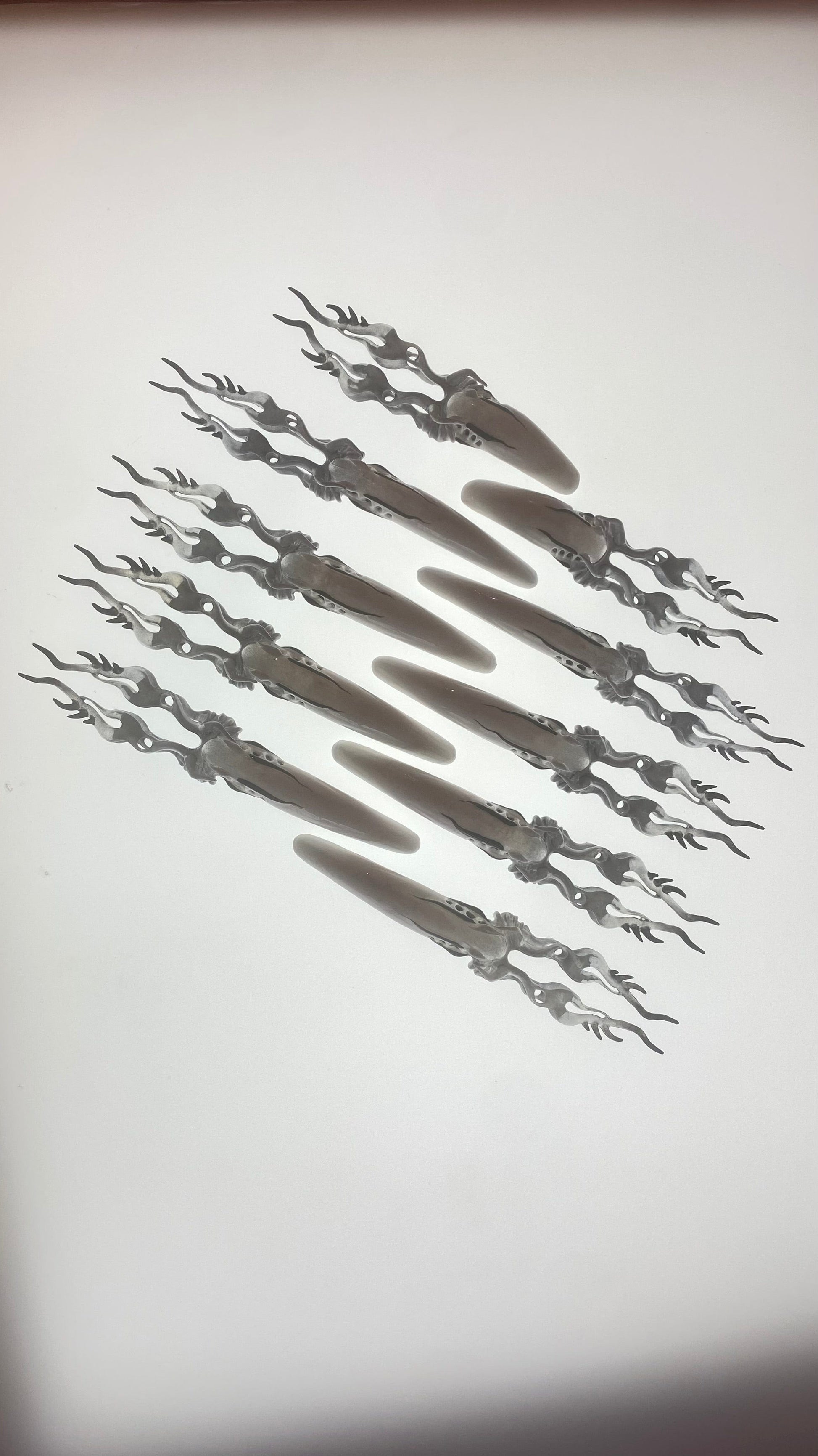 Giger White-Texto Dallas-APOC STORE