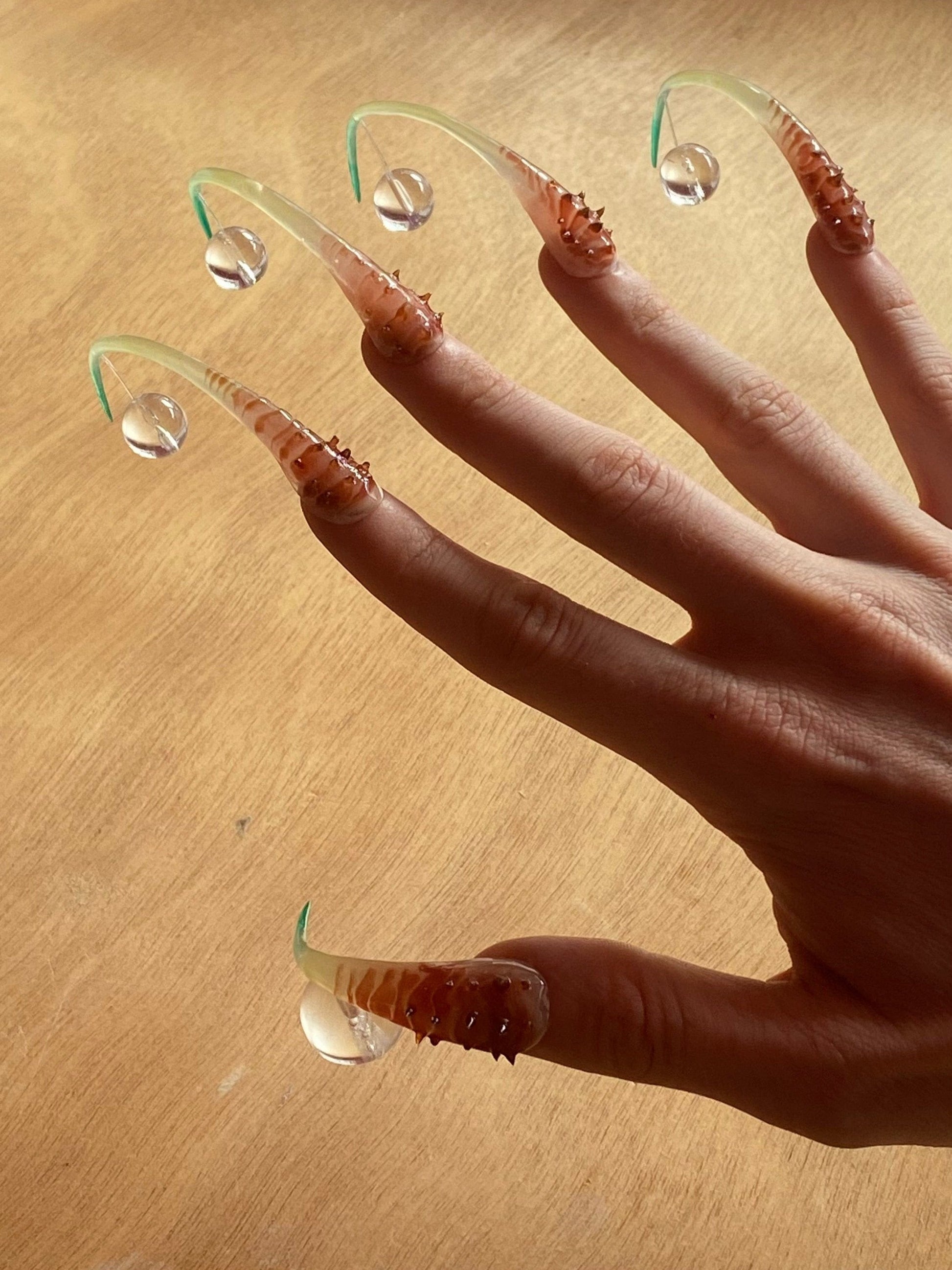 Globe-carrier nailset-Texto Dallas-APOC STORE