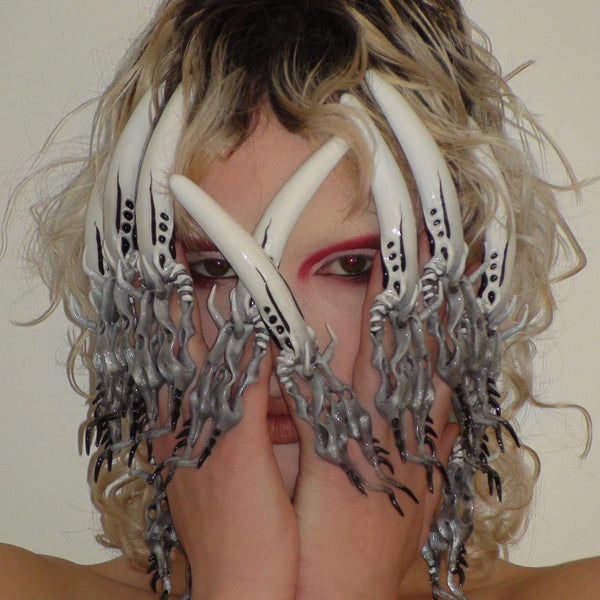 Giger White-Texto Dallas-APOC STORE