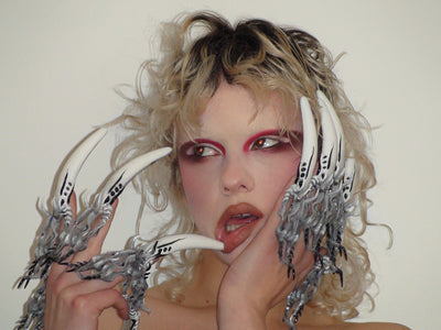 Giger White-Texto Dallas-APOC STORE