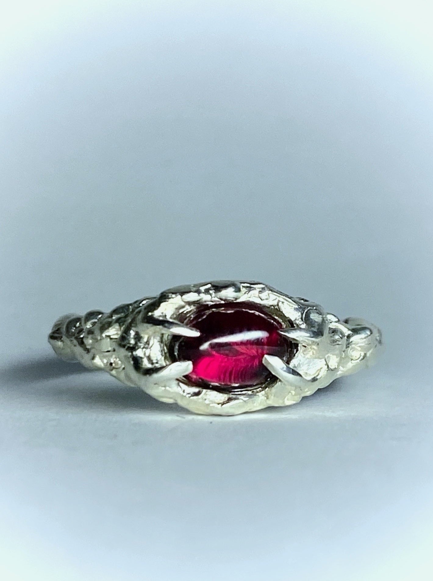 Saturn Ring in Rhodolite Garnet-MGN-APOC STORE