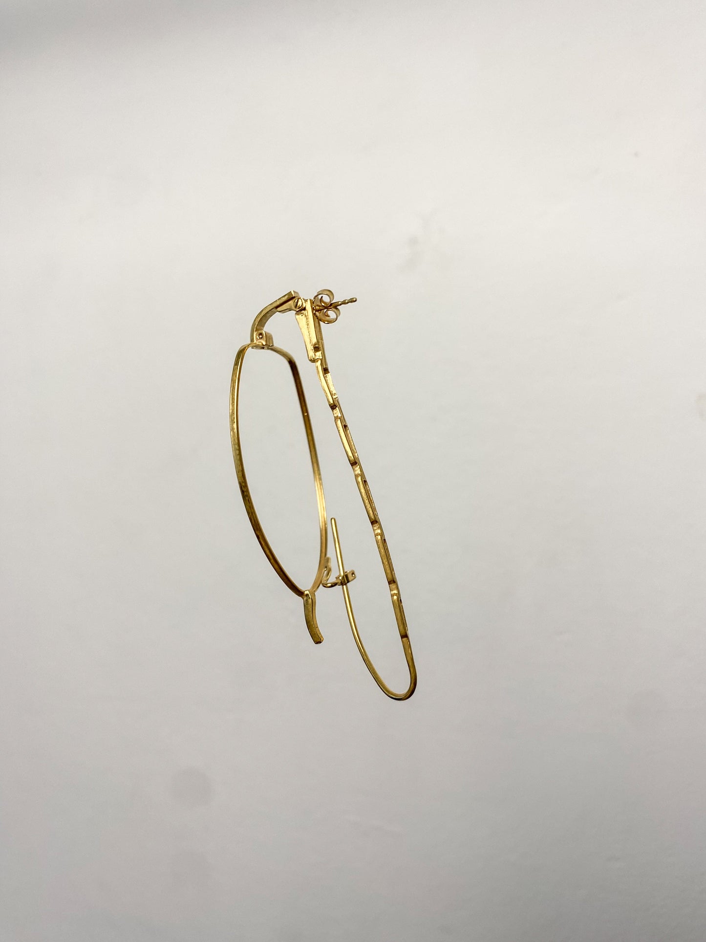 Single big gold glasses earring 2-Lou de Bètoly-APOC STORE