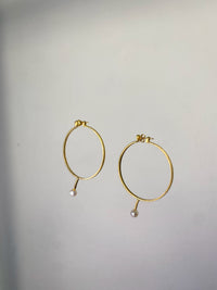 Pair of gold pearl glasses earrings 1-Lou de Bètoly-APOC STORE