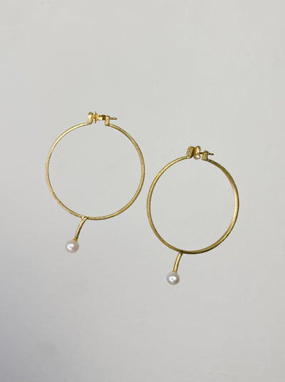 Pair of gold pearl glasses earrings 1-Lou de Bètoly-APOC STORE