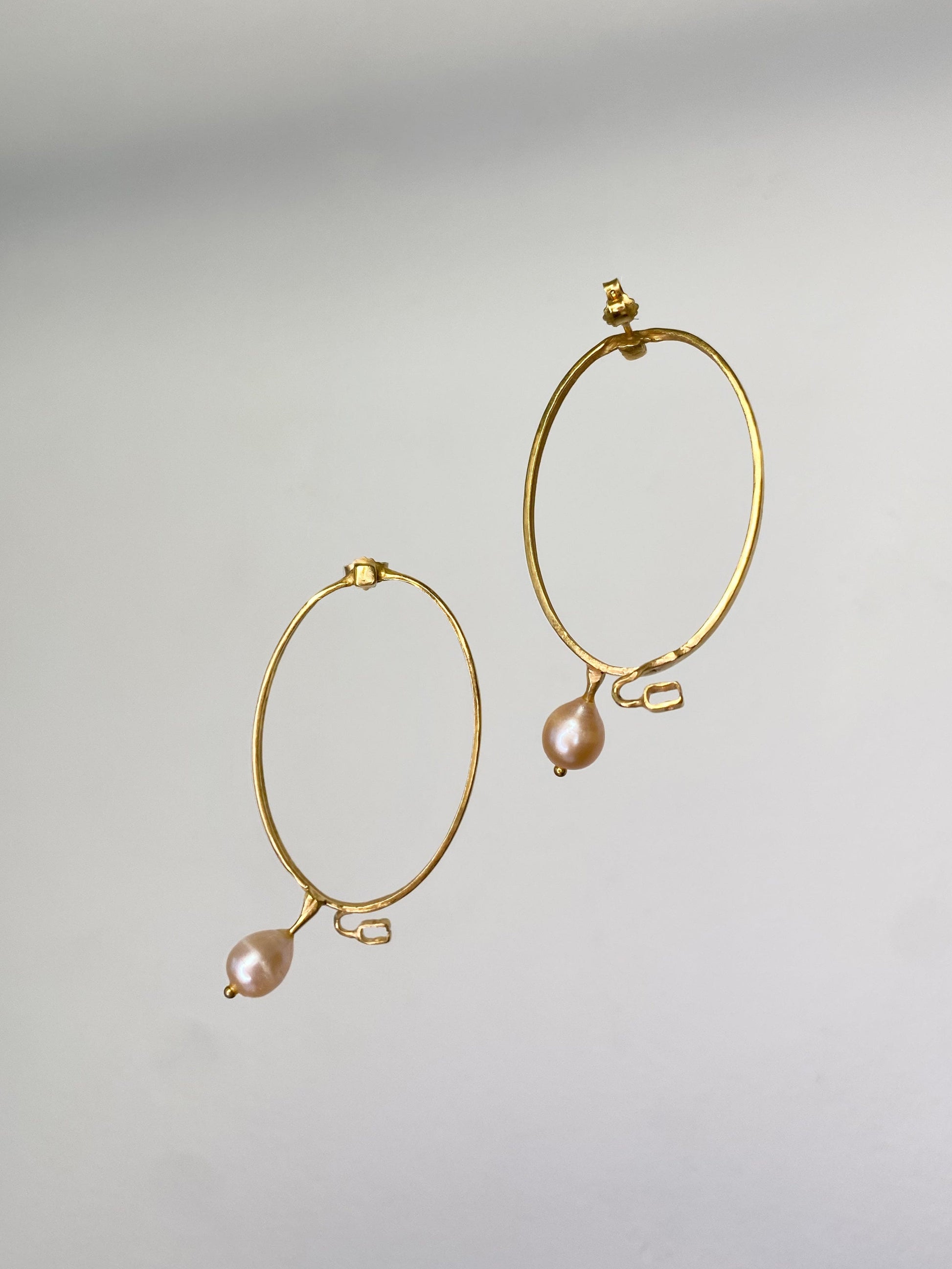 Pair of small gold pearl glasses earrings 2-Lou de Bètoly-APOC STORE