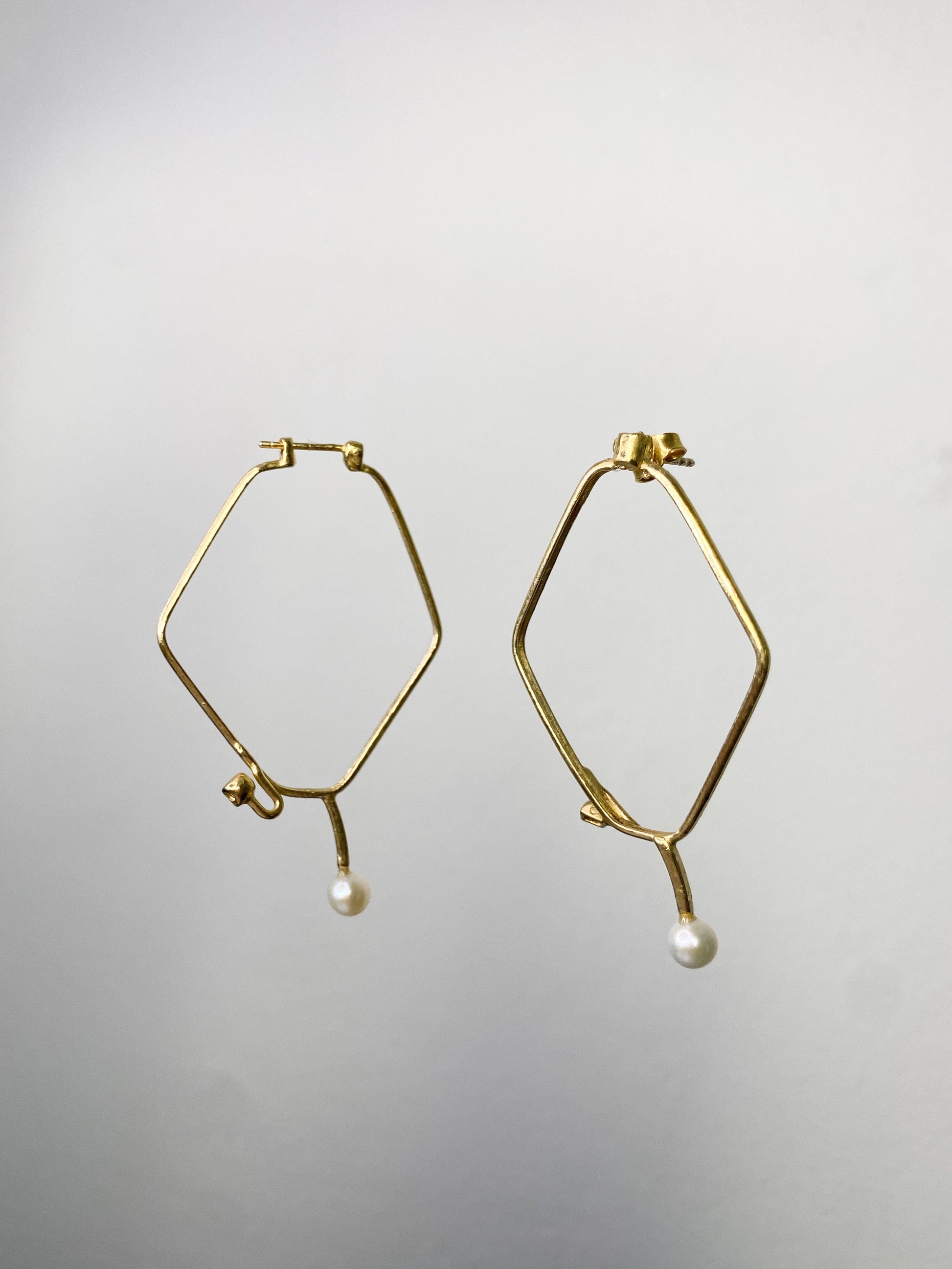 Pair of small gold pearl glasses earrings 3-Lou de Bètoly-APOC STORE