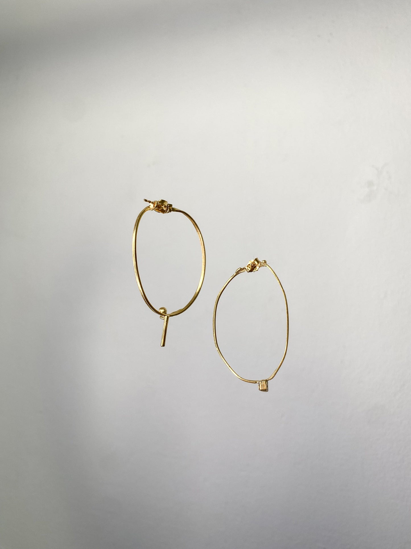 Pair of small gold glasses earrings 3-Lou de Bètoly-APOC STORE