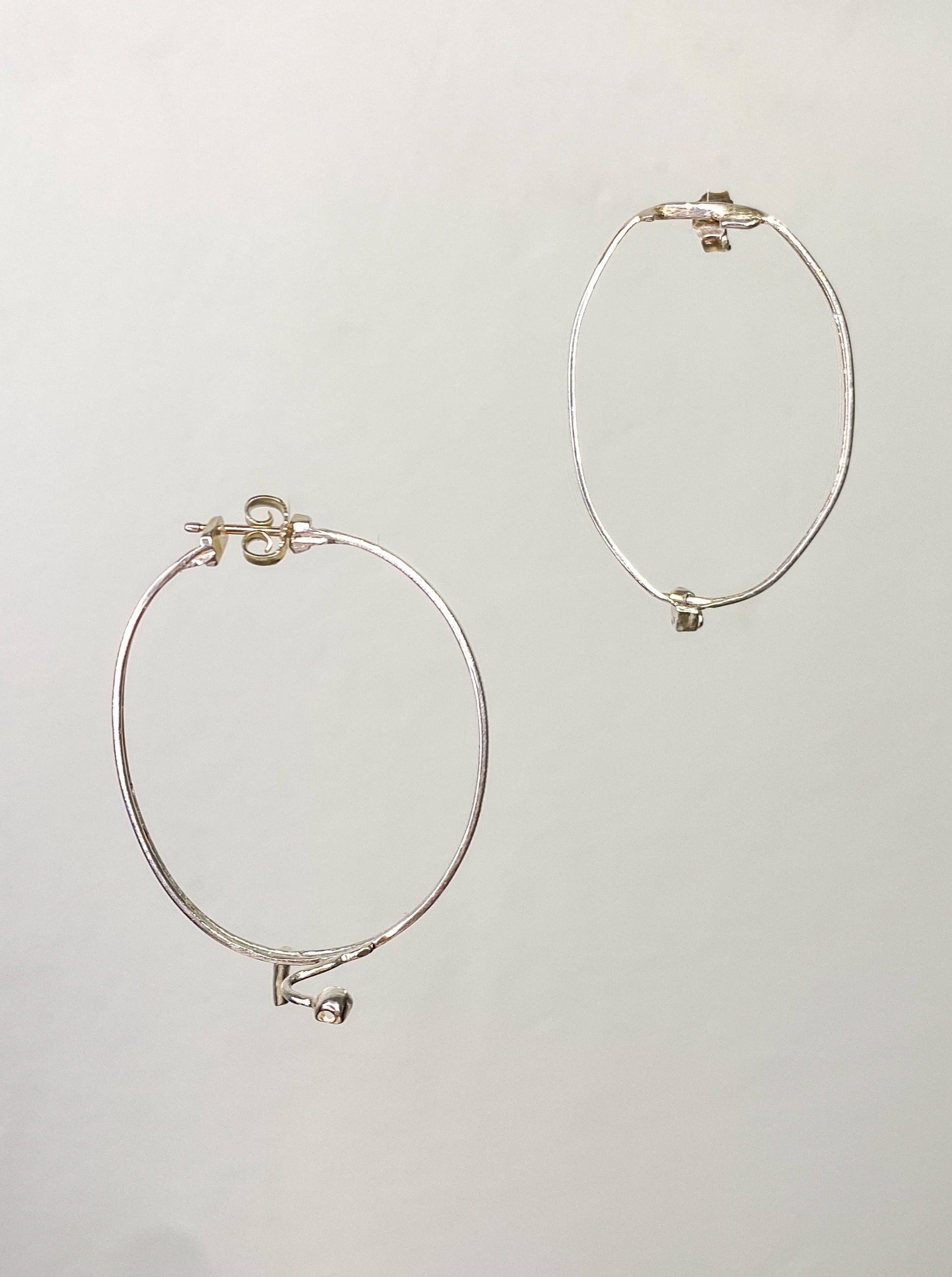 Pair of small silver pearl glasses earrings 1-Lou de Bètoly-APOC STORE