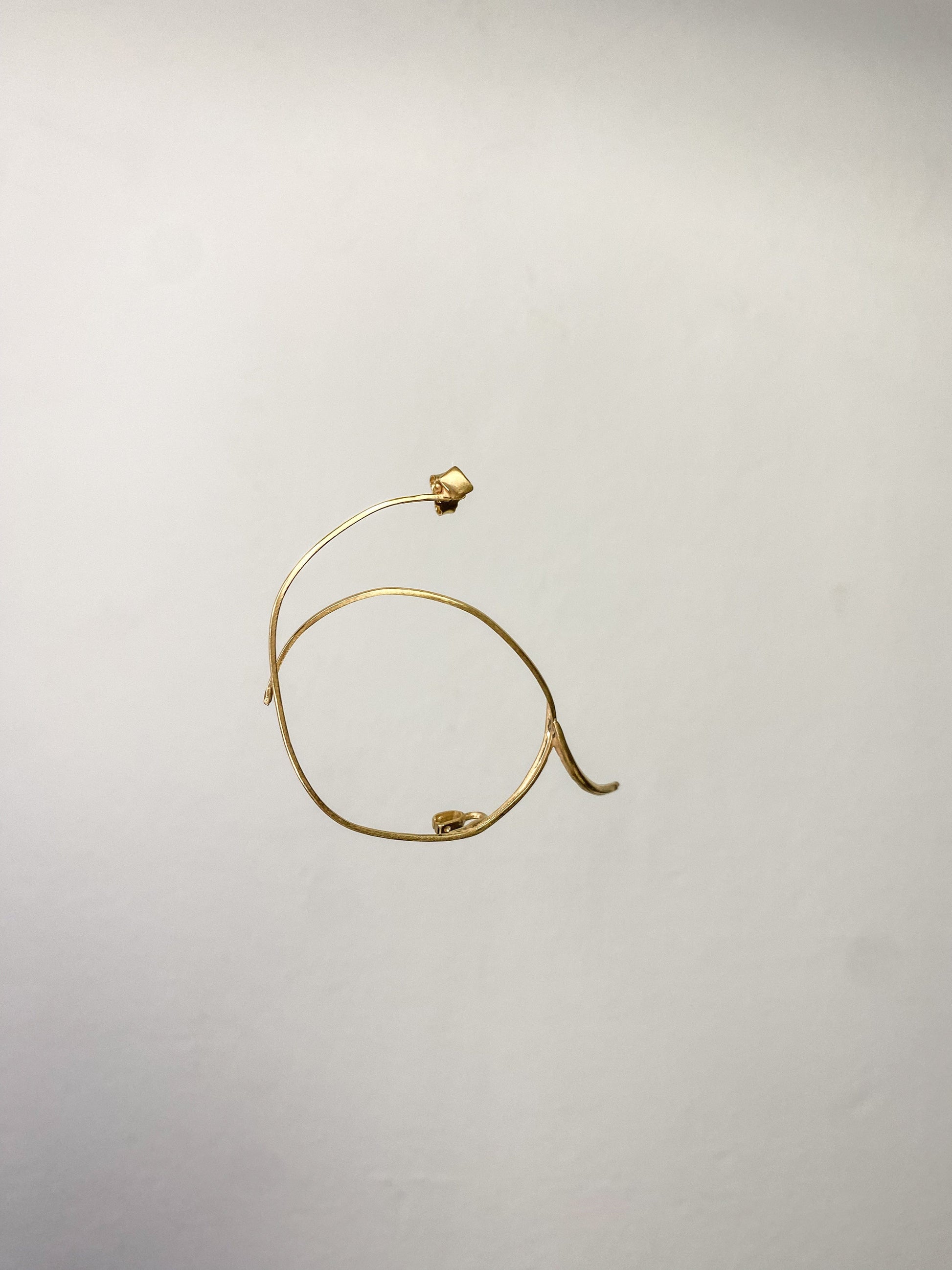 Single small gold glasses earring 2-Lou de Bètoly-APOC STORE