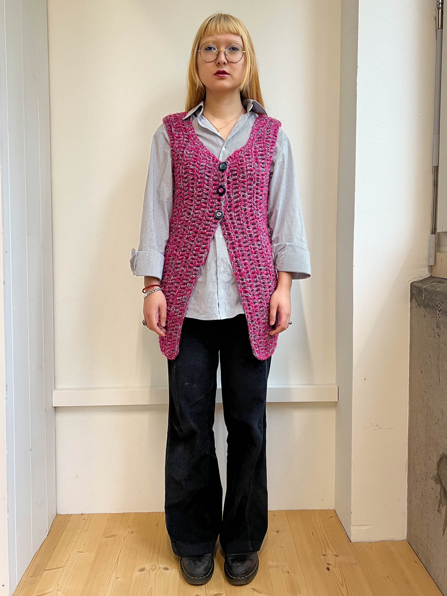 "Peeing girls" crochet vest pink blue-TATi-APOC STORE