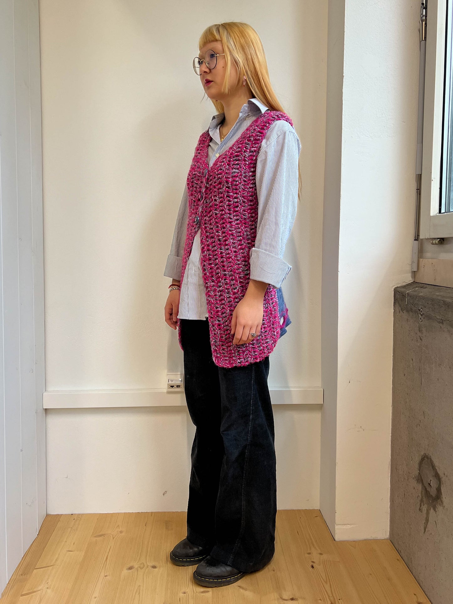 "Peeing girls" crochet vest pink blue-TATi-APOC STORE