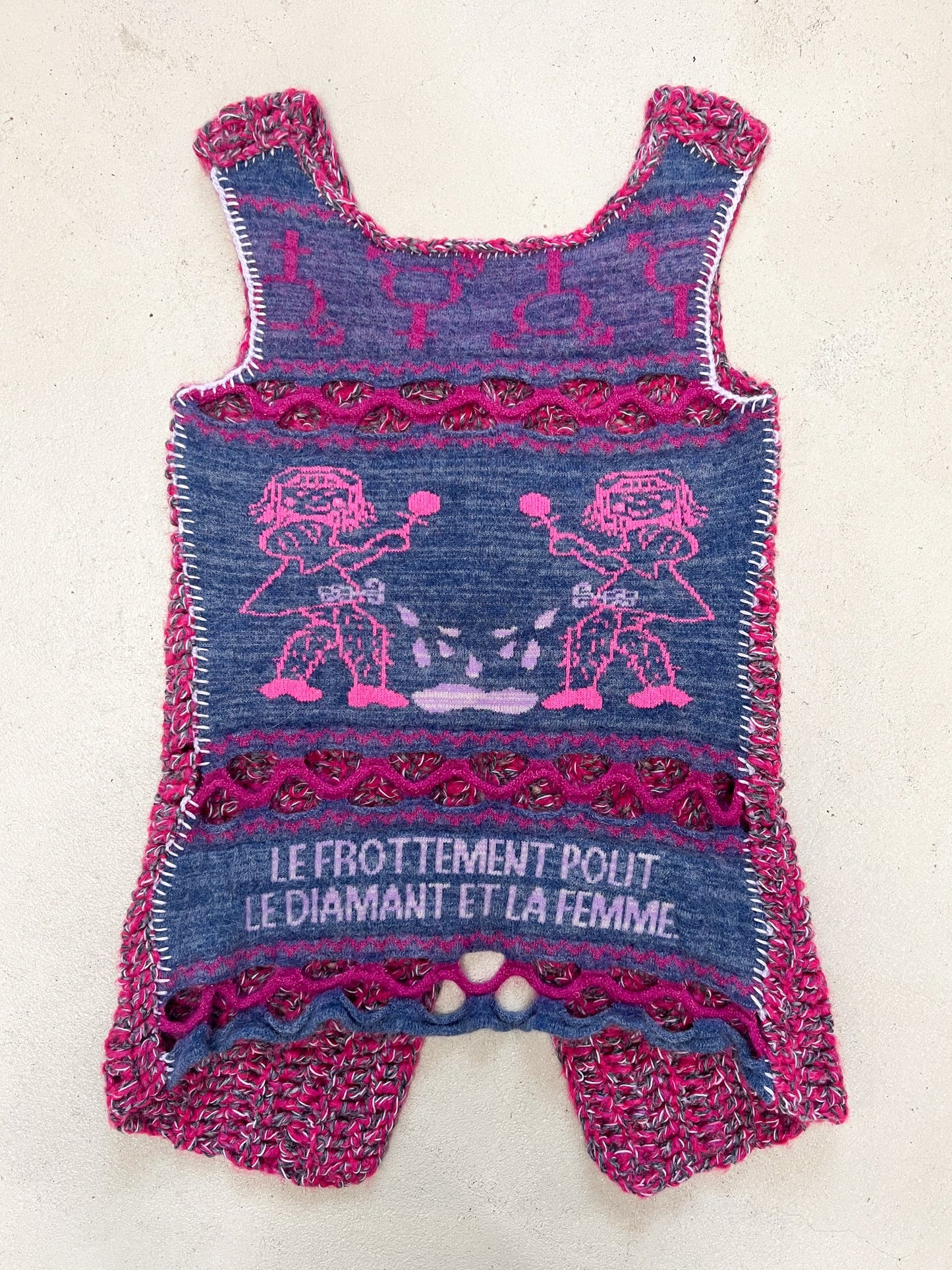 "Peeing girls" crochet vest pink blue-TATi-APOC STORE