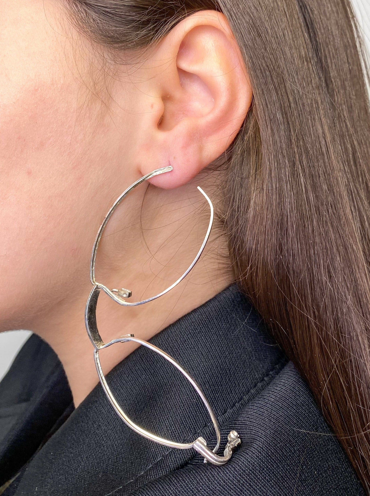 Single big silver glasses earring 1-Lou de Bètoly-APOC STORE