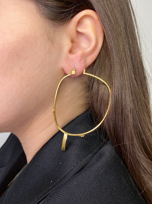 Single small gold glasses earring 1-Lou de Bètoly-APOC STORE
