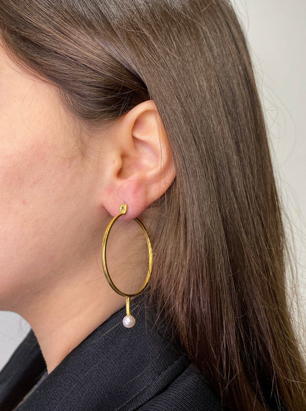 Pair of gold pearl glasses earrings 1-Lou de Bètoly-APOC STORE