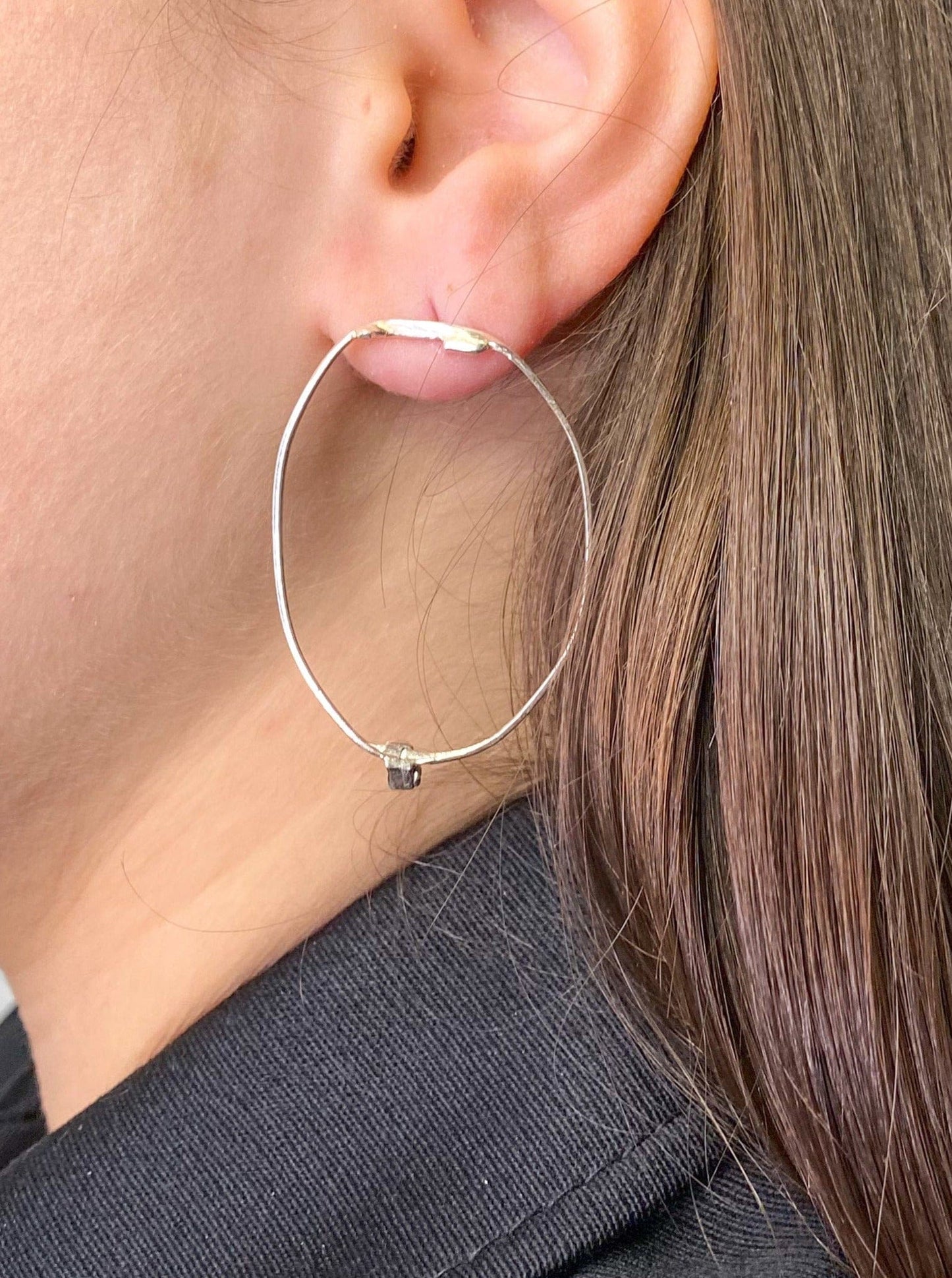 Pair of small silver glasses earrings 1-Lou de Bètoly-APOC STORE