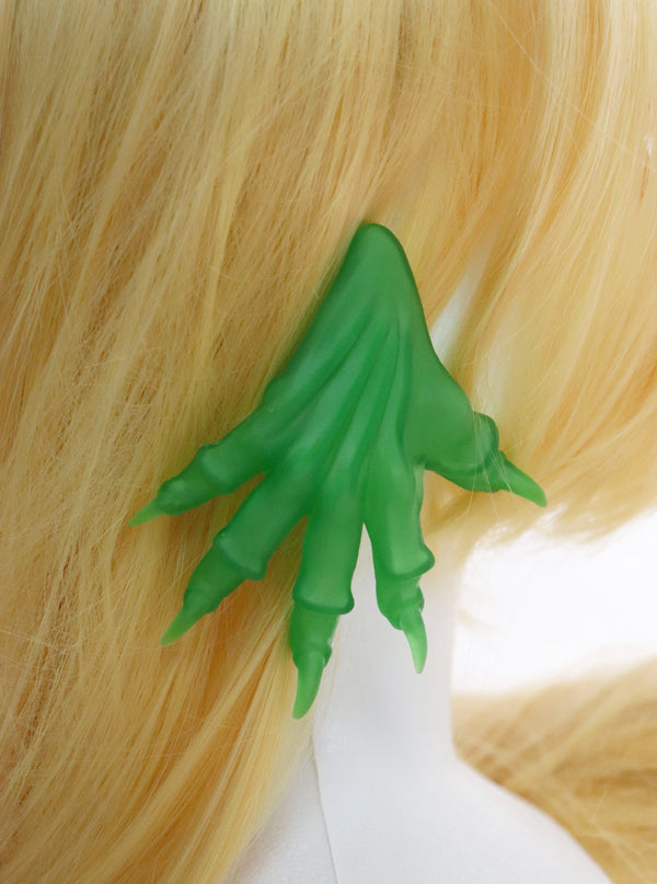 Pair of translucent green paw earrings-Naomi Gilon-APOC STORE