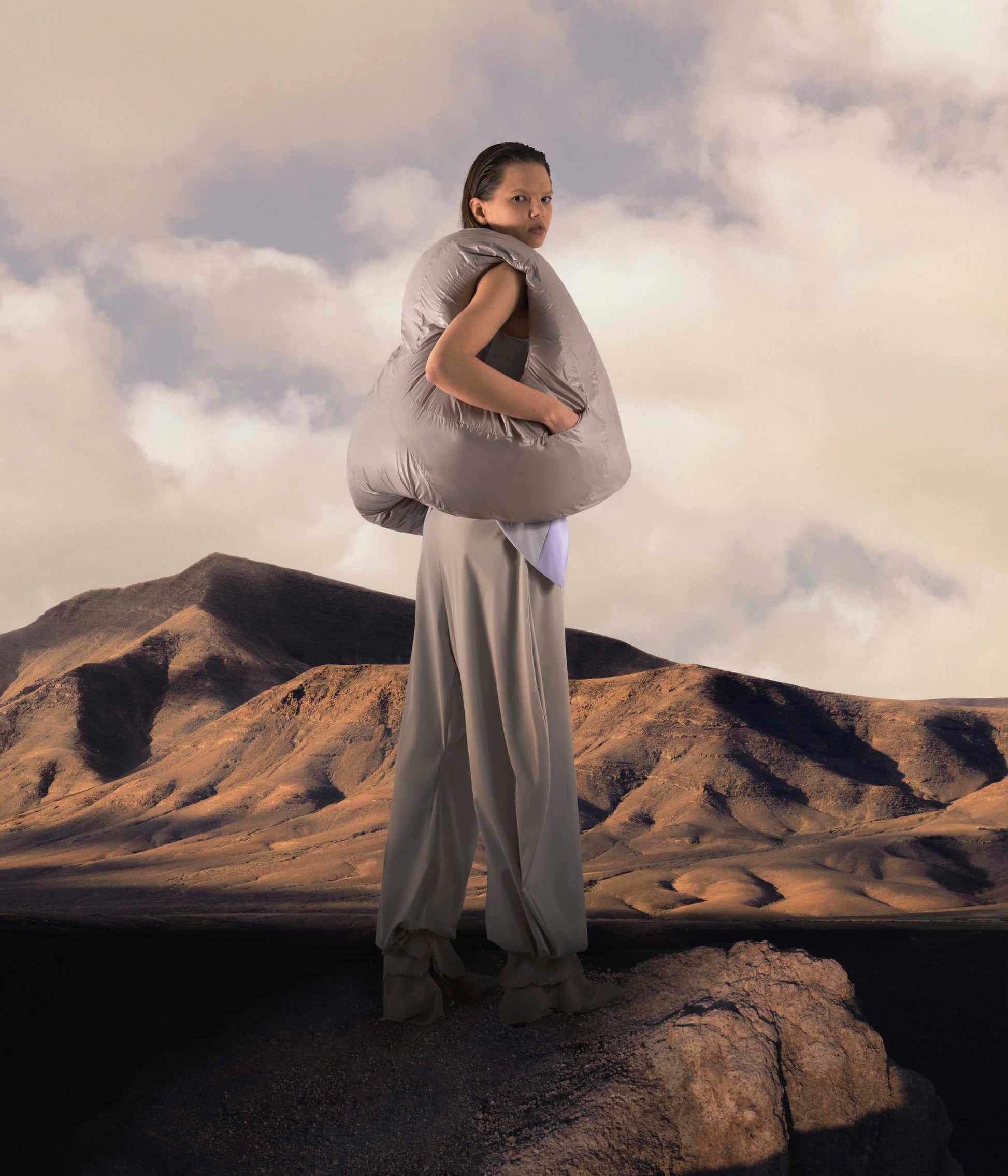 HALO Puffer vest beige-Izzy Du-APOC STORE