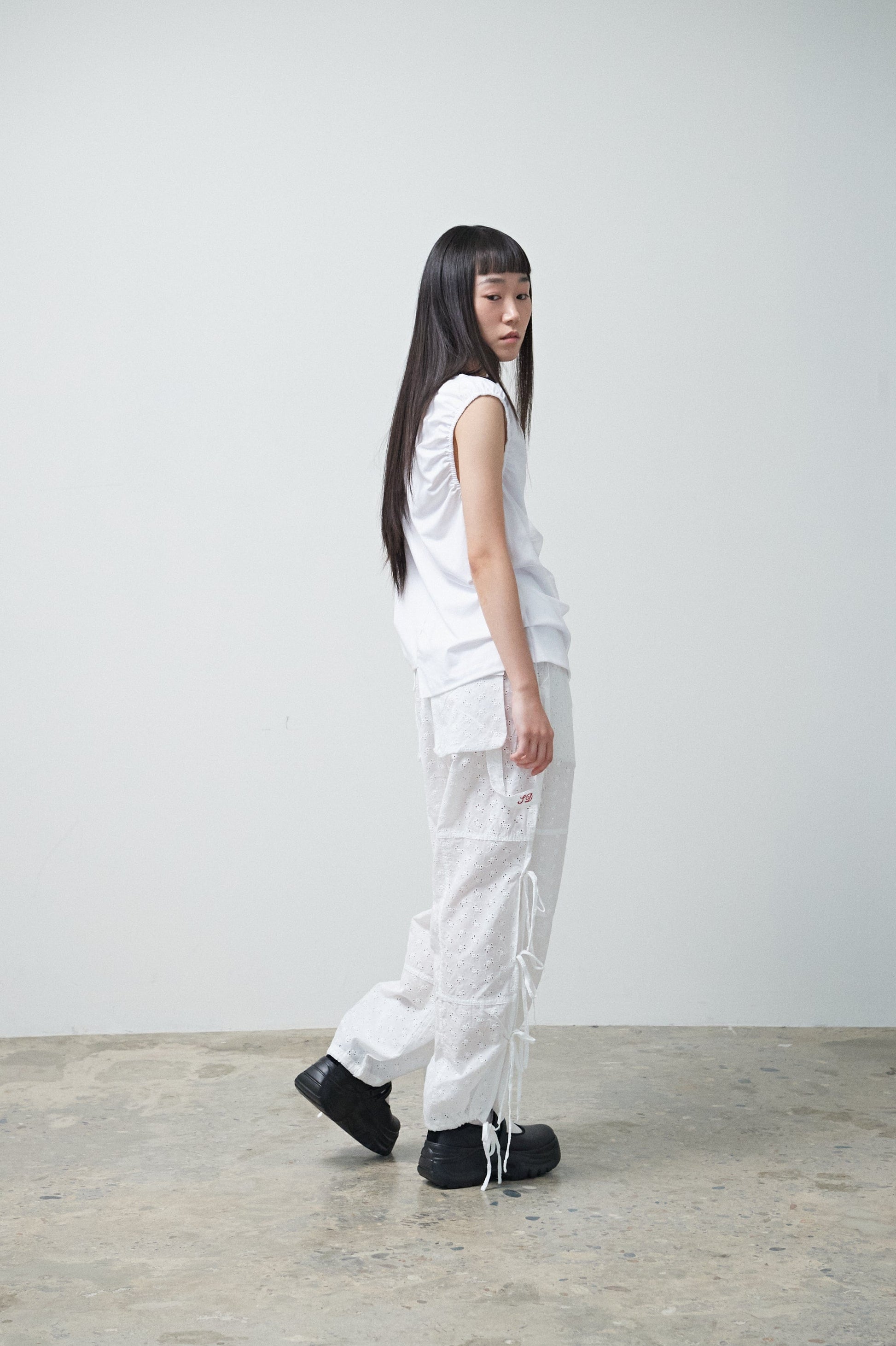 HALF SHA VEST WHITE-SAENGIN STUDIOS-APOC STORE