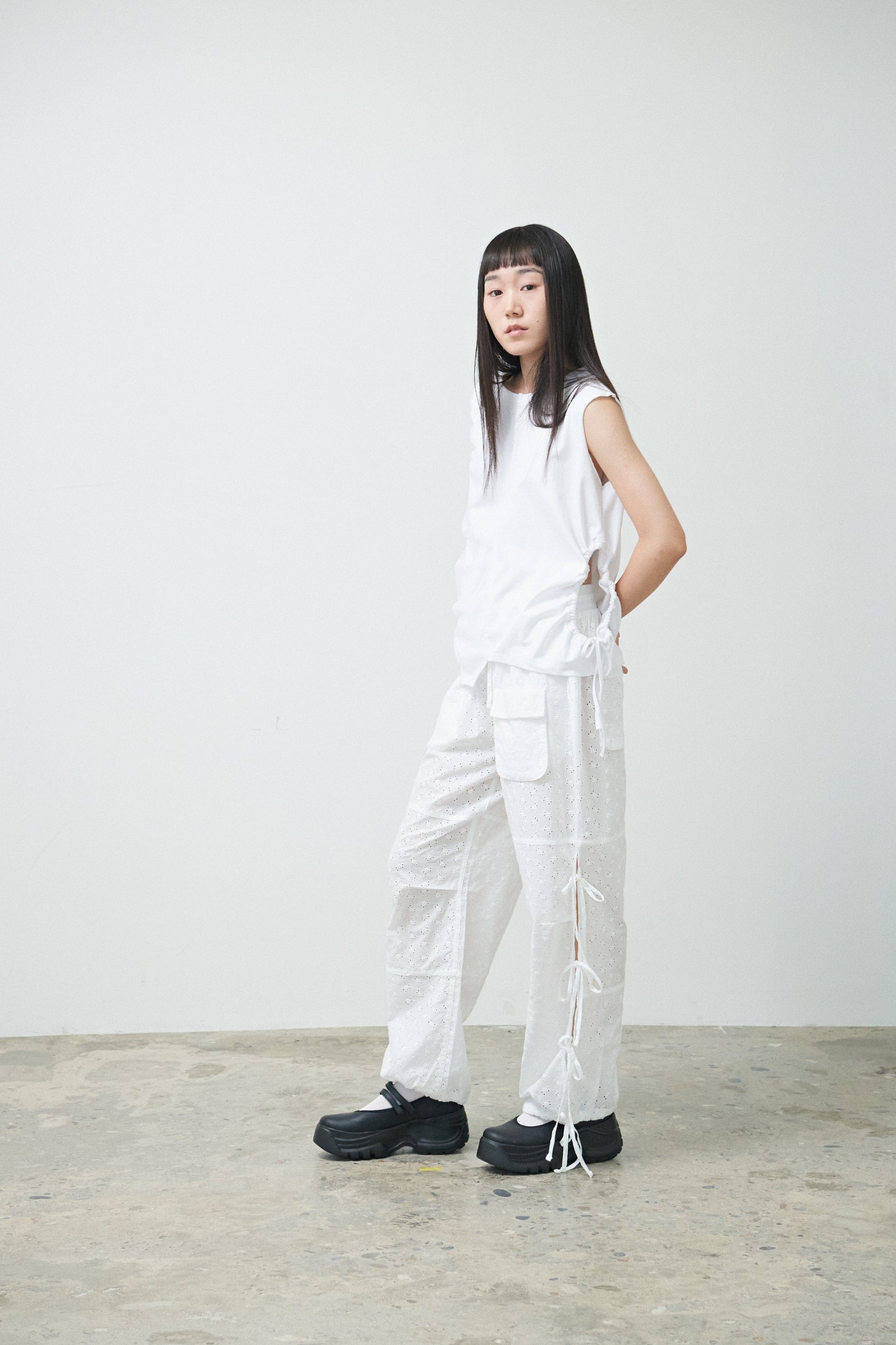 HALF SHA VEST WHITE-SAENGIN STUDIOS-APOC STORE