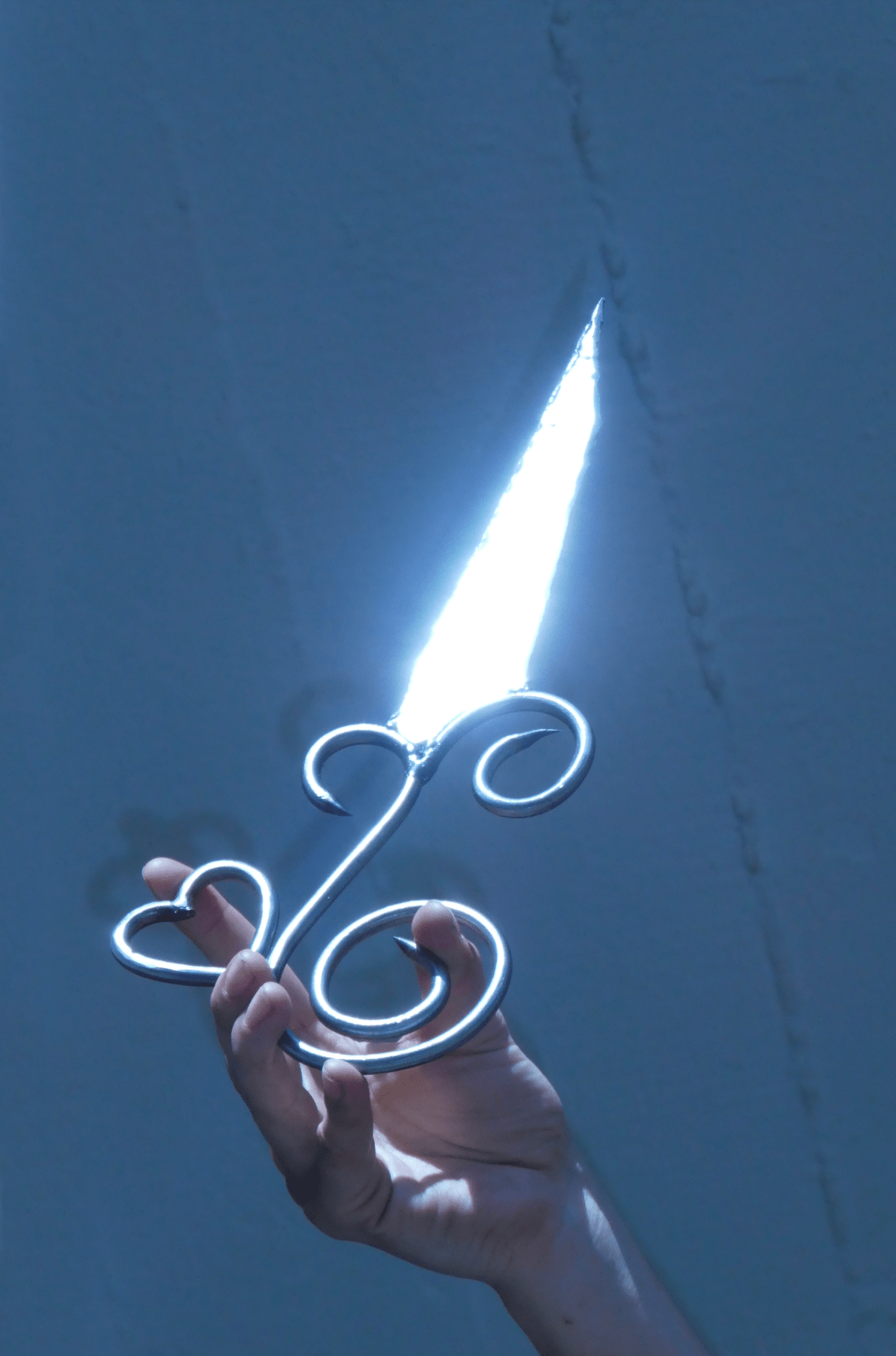 The kissing knife-Chloe Arrouy-APOC STORE