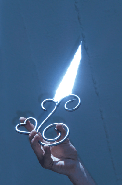 The kissing knife-Chloe Arrouy-APOC STORE